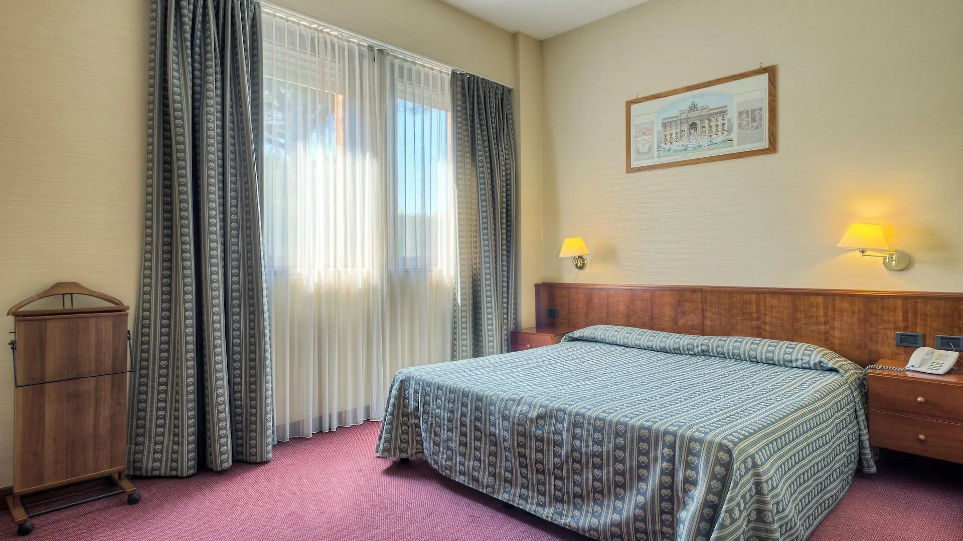Hotel Petra Roma 4*,